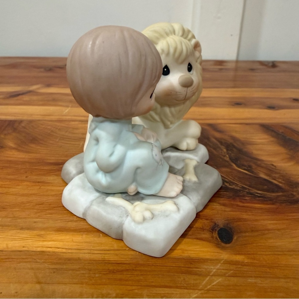 Vintage 1998 Precious Moments "Daniel & The Lion" Porcelain Figurine - Picture 4 of 6